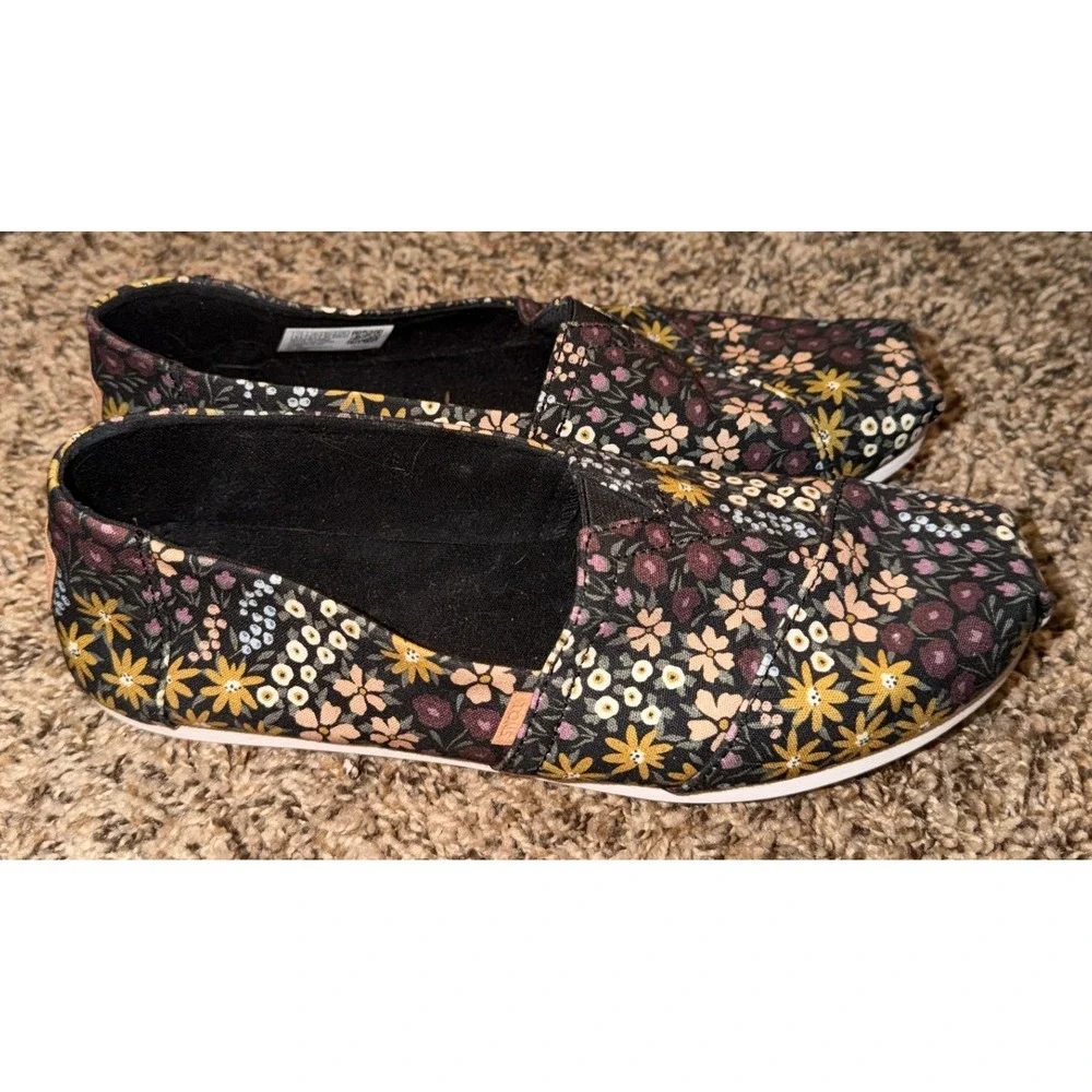 TOMS-Alpargata Slip-On Black Floral Pattern Slip On Flats Size 8.5
